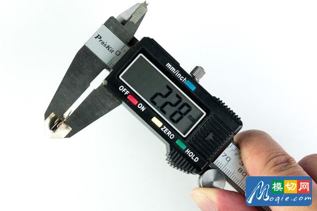 厚度為2.28mm，線性振動器不可能這么薄。