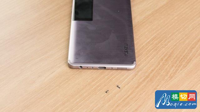 雙屏還能那么薄 魅族PRO 7 Plus首發拆解