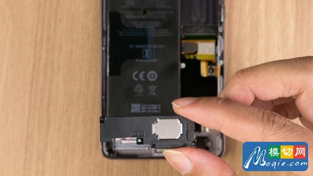 該枚揚聲器來自大廠AAC。
