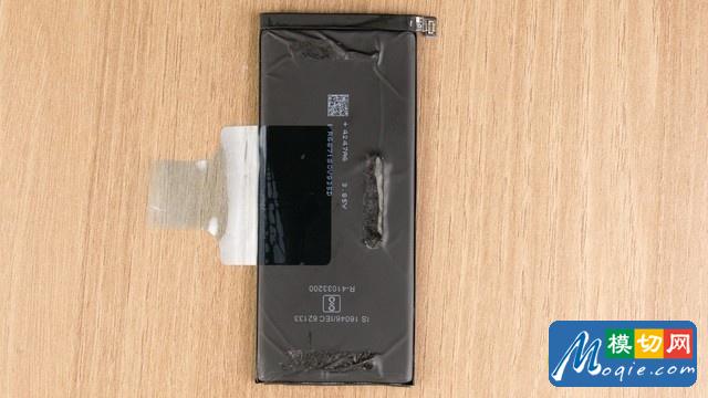 PRO 7的電池容量為3510mAh，13.51Wh，這相比于同尺寸的手機來說容量還是少了點，不過畢竟改機用的是P30，相信續航的表現也不會差。
