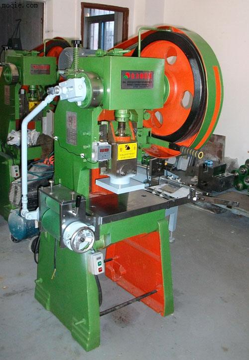 廠家供應(yīng)電器腳墊沖型機(jī)